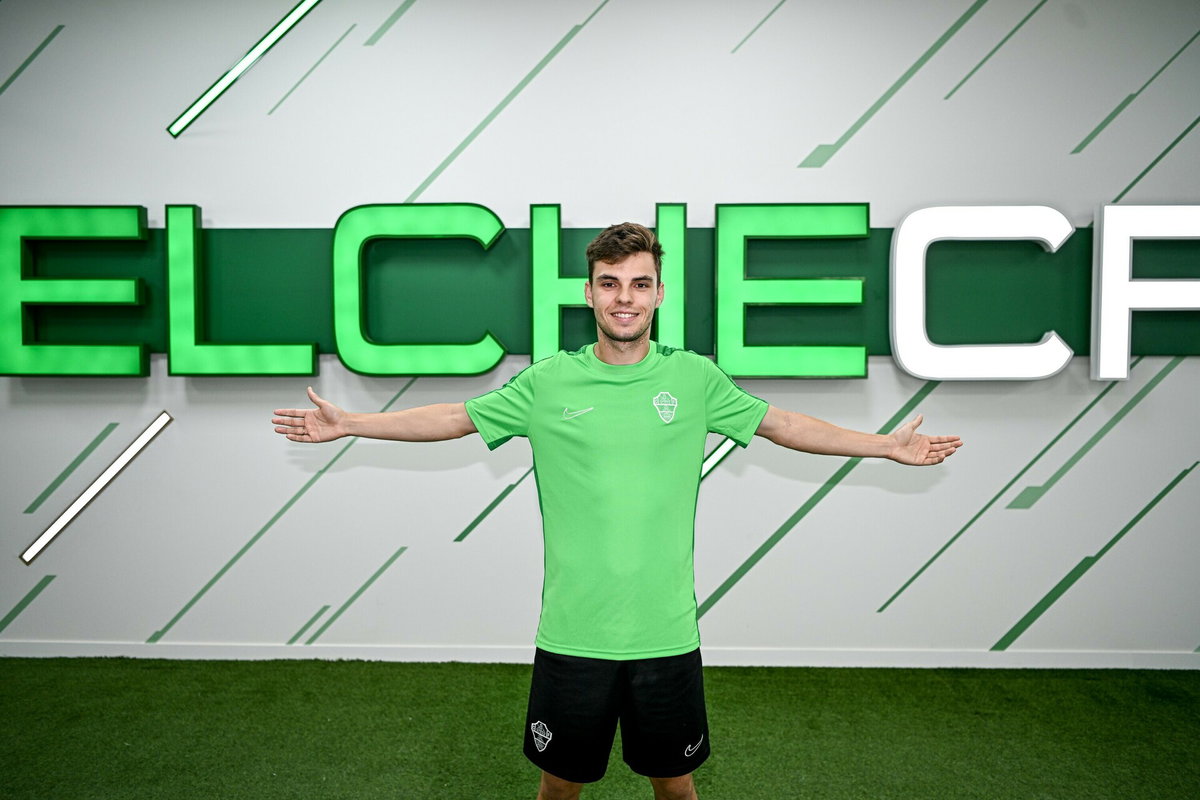 Dalla Spagna: la Fiorentina punta il centrocampista Febas. E’ in scadenza con l’Elche article-post