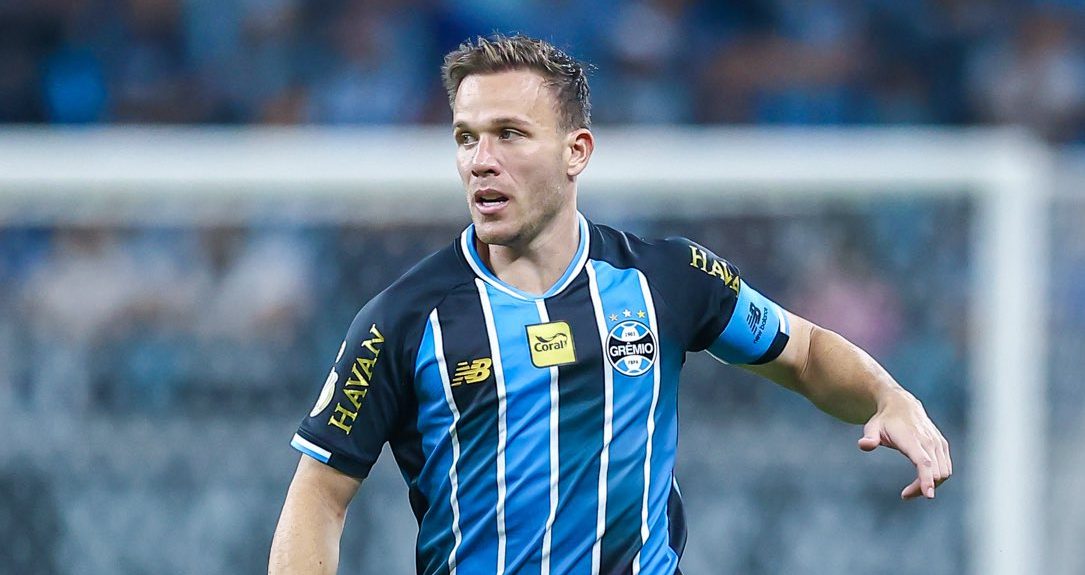 Il Gremio: “Non abbiamo trovato l’accordo per la permanenza di Arthur” article-post