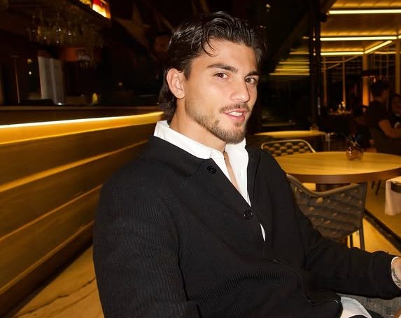 Rissa sfiorata in tribuna durante Palermo-Catanzaro: daspo di due anni a Vincenzo Polito article-post