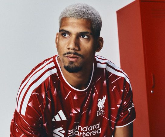 Ufficiale: Liverpool, arriva Araujo dal Barcellona preview