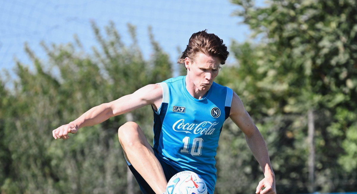 McTominay torna ad allenarsi con il pallone, il Napoli: “Bentornato” article-post