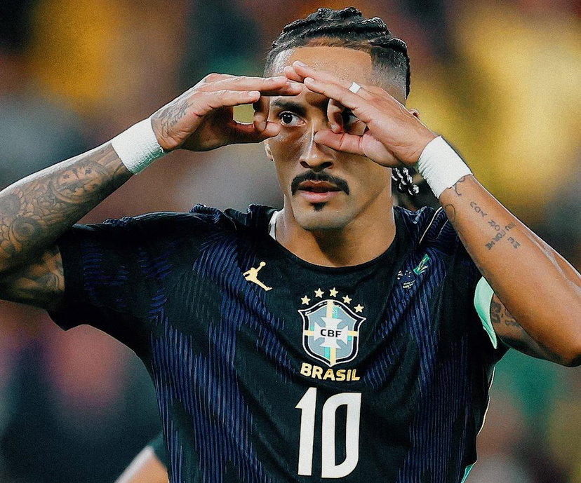 Raphinha cuore d’oro: dedica il gol contro l’Australia a un bambino con problemi di vista preview