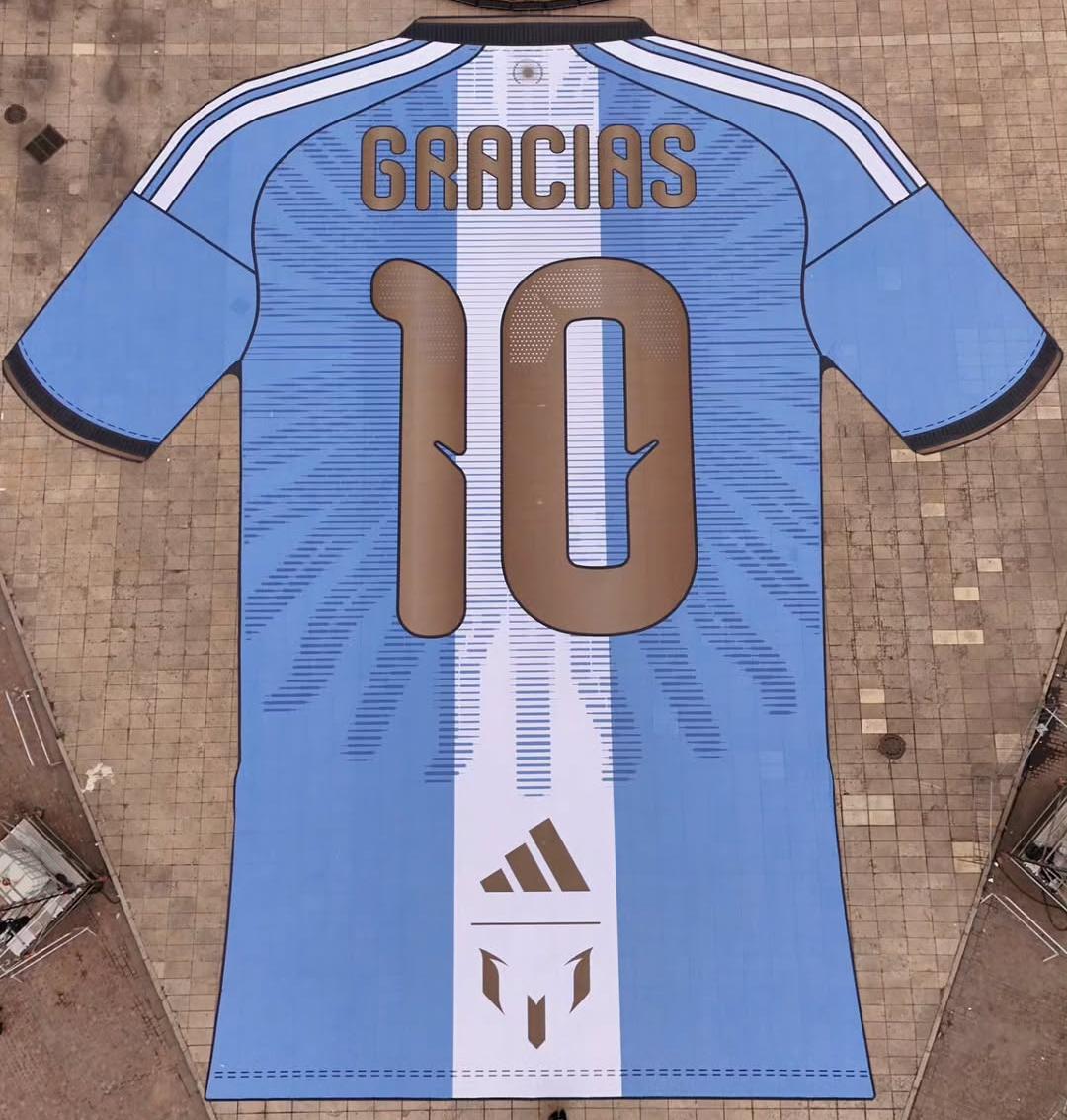 Ritiro Messi: la città di Rosario ha realizzato una maglia gigante in onore del capitano Albiceleste article-post