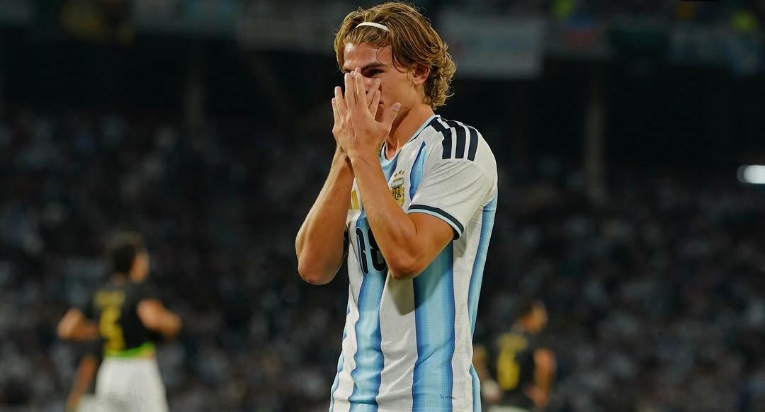 In Argentina sono pazzi di Nico Paz, il Dibu Martinez: “Il nuovo numero 10?” article-post