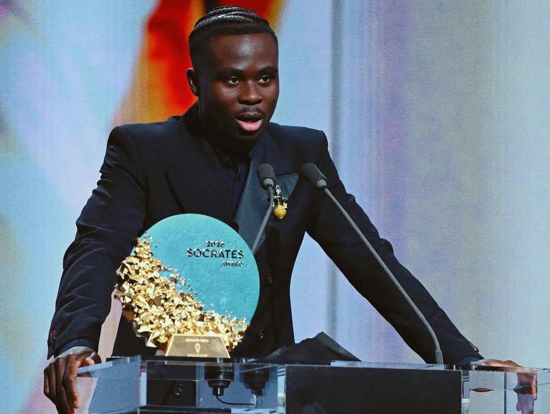 Saka riceve il Premio Socrates e commuove leggendo una lettera article-post