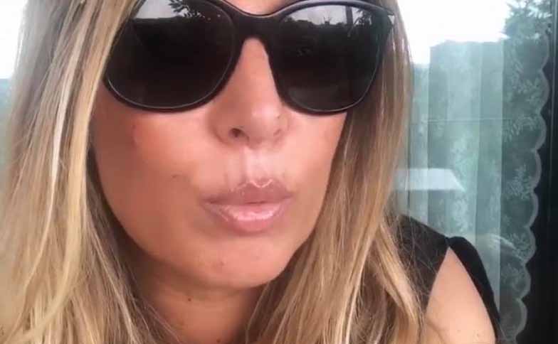 Selvaggia Lucarelli smaschera l’ipocrisia dei vip col Covid-19 article-post