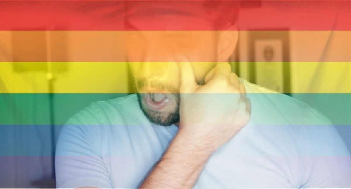 Palermo, la madre lo caccia di casa perché gay: “O fai il maschio o vai via” article-post
