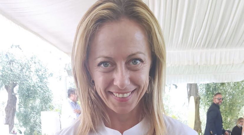 L’incoerenza di Giorgia Meloni che dice ‘no’ alla legge contro l’omofobia, ma ora sbotta: “Inaccettabile violenza sui gay, lo Stato intervenga” preview