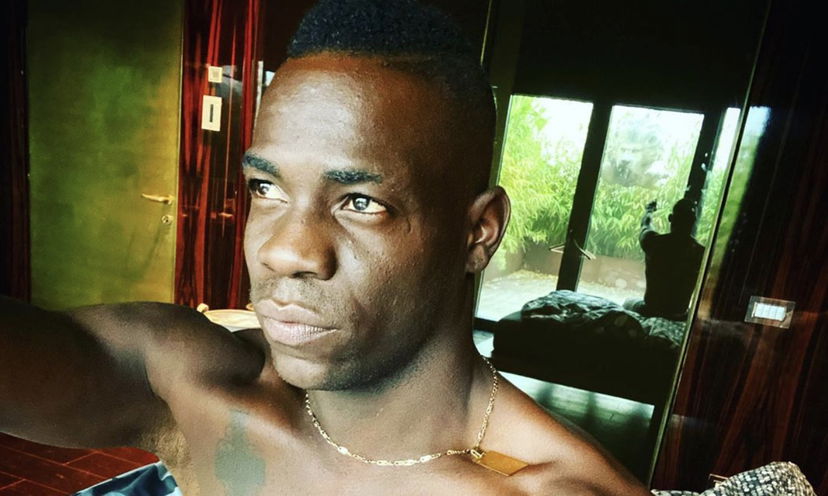 Mario Balotelli scrive dei tweet choc sul GF Vip e poi li cancella preview