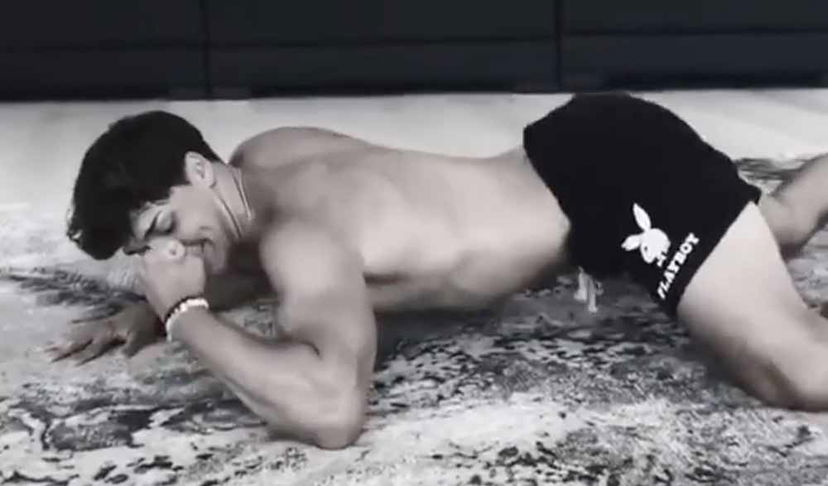 Noah Beck di TikTok accusato di omofobia preview