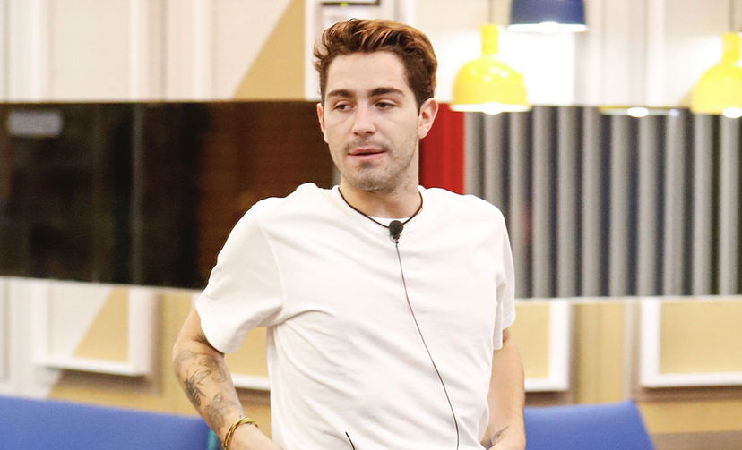 Tommaso Zorzi ha di nuovo la febbre a 39 e viene portato via dai medici preview