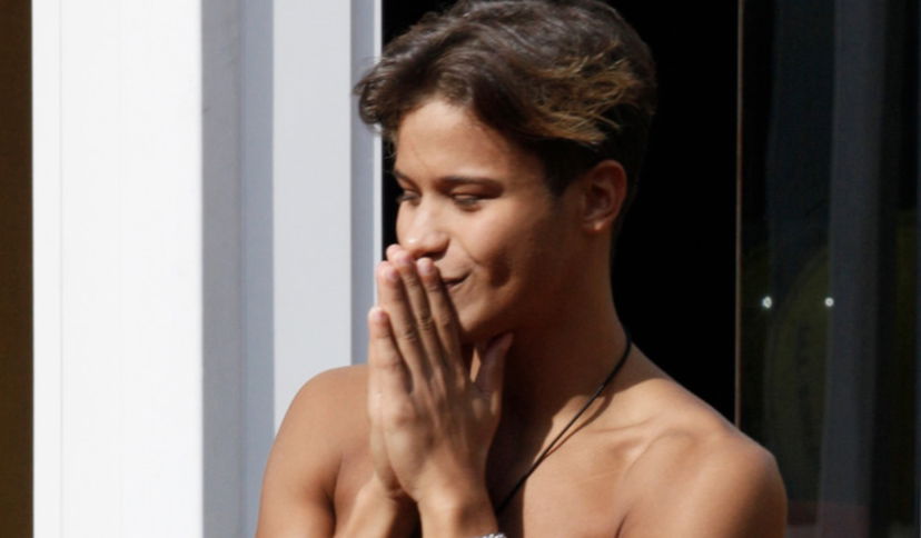 Denis Dosio bestemmia al Grande Fratello Vip: gli altri concorrenti se ne accorgono (VIDEO) preview