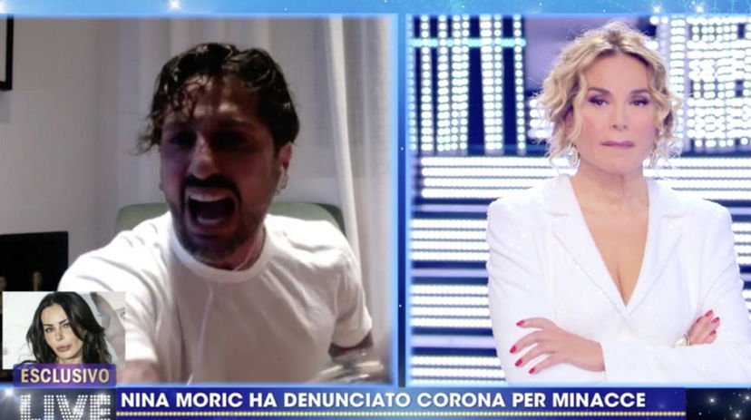 Fabrizio Corona esagera a Live, la d’Urso costretta a chiudere e lui abbandona la diretta: “Satanismo contro mio figlio” preview