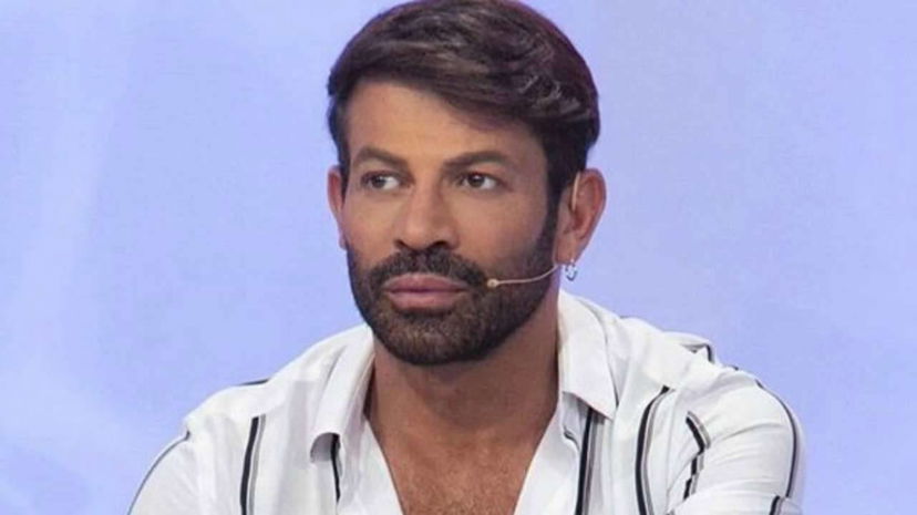 Coming out a Uomini e Donne? Gianni Sperti fa chiarezza preview