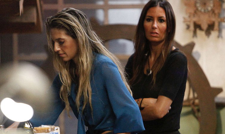 La regia del GF Vip rimprovera i ragazzi: “Non dovete parlarne, vi era stato detto!” preview