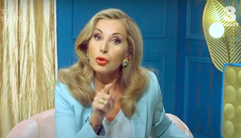 Isola dei Famosi, la Cancellieri confessa cosa ha fatto quando non era ripresa preview