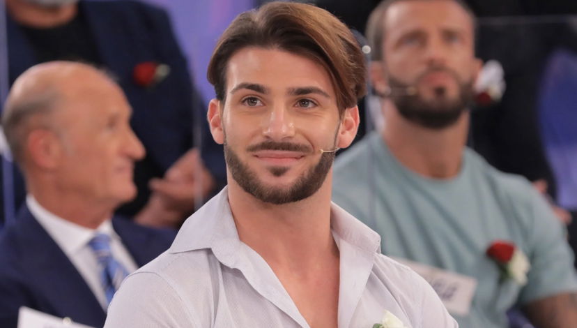 Nicola Vivarelli fa delle rivelazioni intime, poi lascia Uomini e Donne (e l’Italia) preview