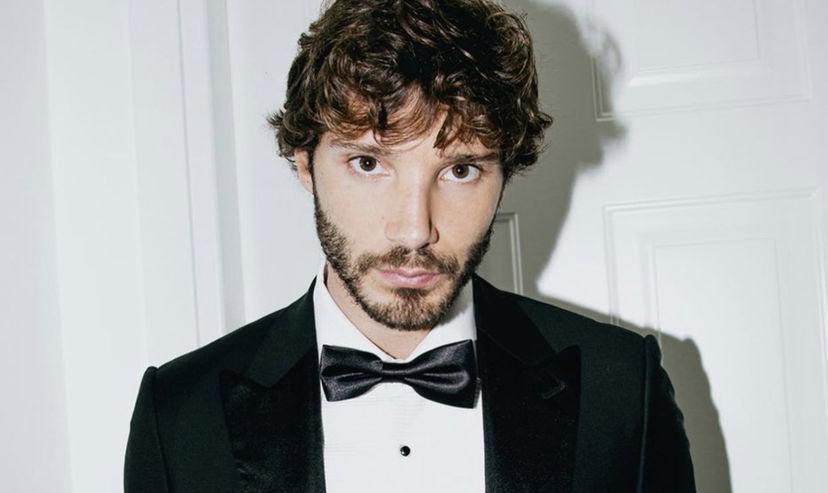 Stefano De Martino beccato con una nuova ragazza: lei è un volto noto preview