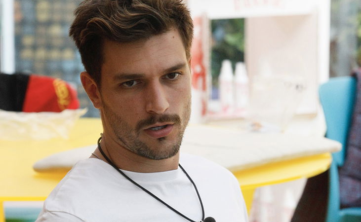 Andrea Zelletta ci prova in modo scurrile con Matilde Brandi: i video incriminati preview