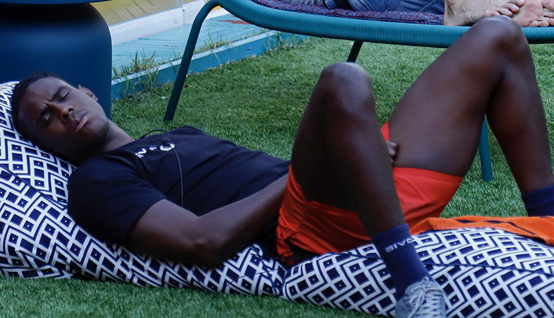 Enock scopre a distanza di 24 ore che Adua e Morra non sono mai stati una coppia: durante la diretta si era addormentato preview