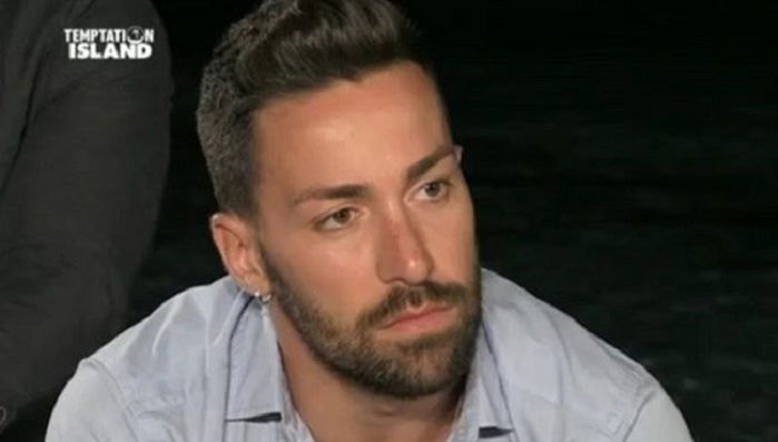 Ex di Temptation Island accoltellato: “La fidanzata ha provato ad ucciderlo” preview