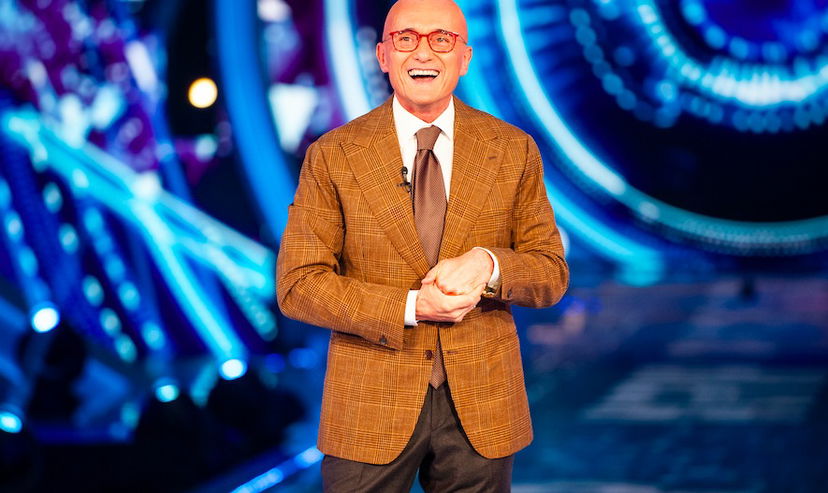 Alfonso Signorini svela indizi su chi sono i 10 vip che entreranno al Grande Fratello preview