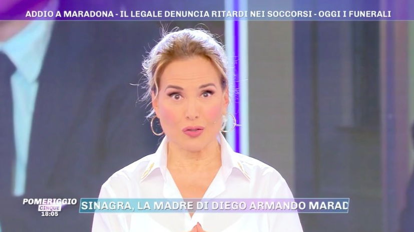 Mistero Da Barbara D Urso La Mamma Di Maradona Jr Furiosa Con Una Giornalista Di Un Altra Rete Biccy It