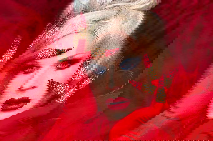 Katya di RuPaul’s Drag Race debutta con una canzone in italiano, ecco Ravioli preview