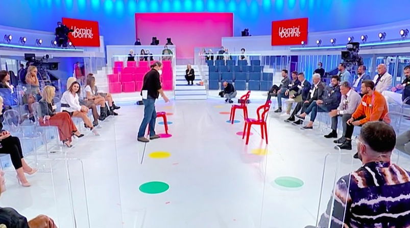 Uomini e Donne, sparisce l’iconico jingle “parapappapparara, parapappapara”, ecco perché preview