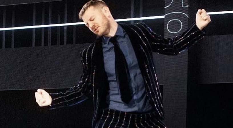 Alessandro Cattelan (in quarantena col Covid-19) irrompe nello studio di X Factor preview