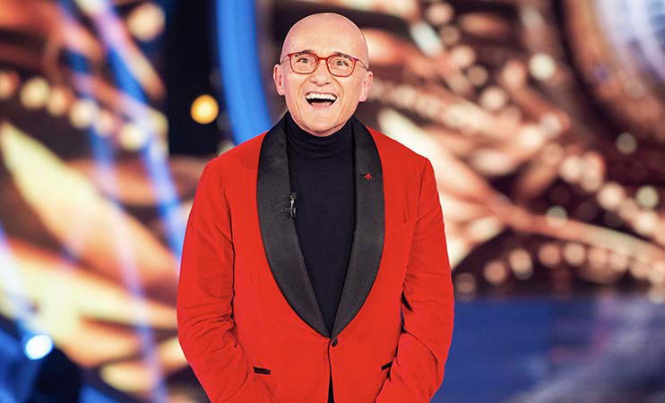 Alfonso Signorini smaschera un concorrente: “Mi aveva detto che se entrava lasciava la fidanzata, ora le manda cuori” – ecco chi è preview