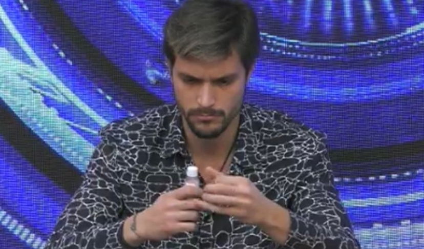 Andrea Zelletta: Natalia Paragoni non gli fa gli auguri di Natale e gli invia uno strano regalo preview