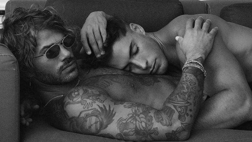 Claudio Sona parla del fidanzato Nicholas Cornia e dei gay in tv: perché i media non amano le persone LGBT non eccessive preview