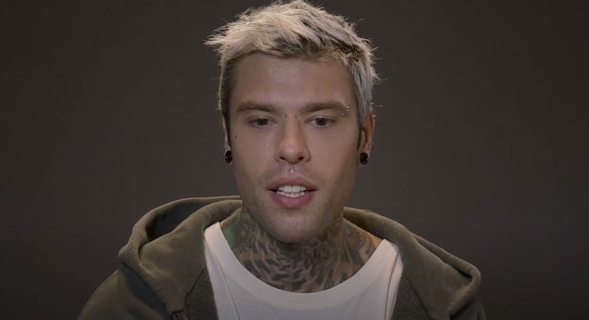 Fedez inseguito da un uomo (armato) nella notte: la chiamata alla Polizia preview