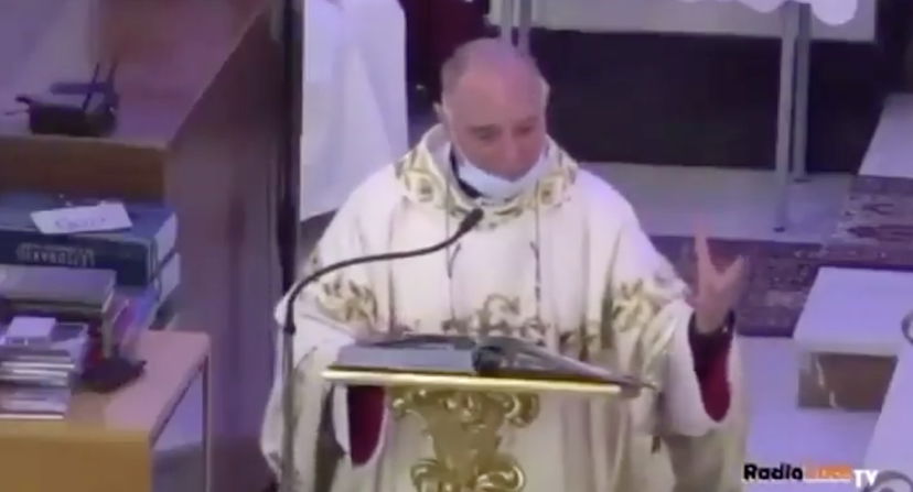 Enna, prete vomita discorsi omofobi durante la messa: “Sono contro natura, dovrebbero vergognarsi” preview