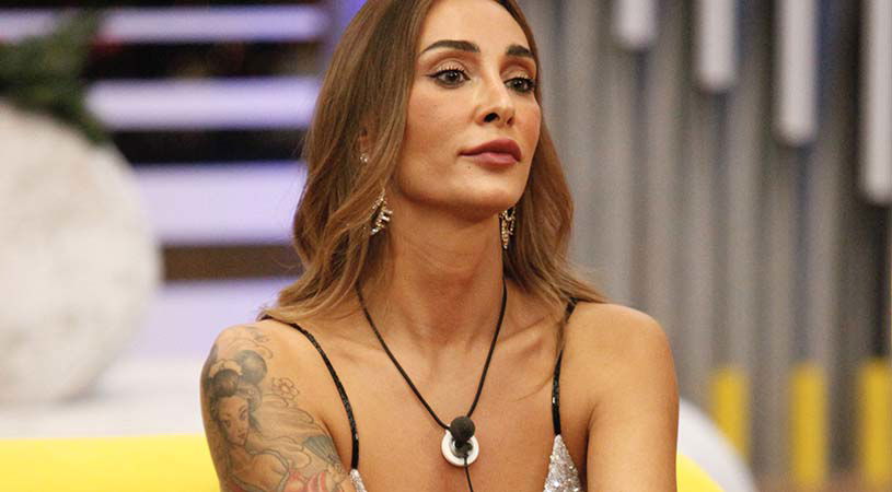 Tommaso Zorzi critica il look di Sonia Lorenzini: “Vestita da pignatta”. L’abito costa 2.700€ preview