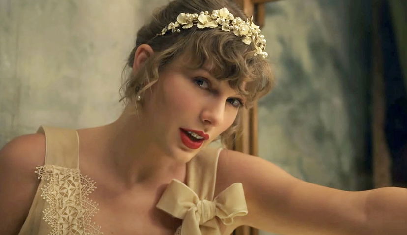 Taylor Swift in top 3 con 2 album: ecco con quante copie debutterà ‘evermore’ preview