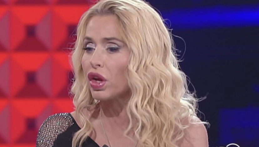 Valeria Marini pronta a sbarcare a Sanremo 2021 come cantante preview