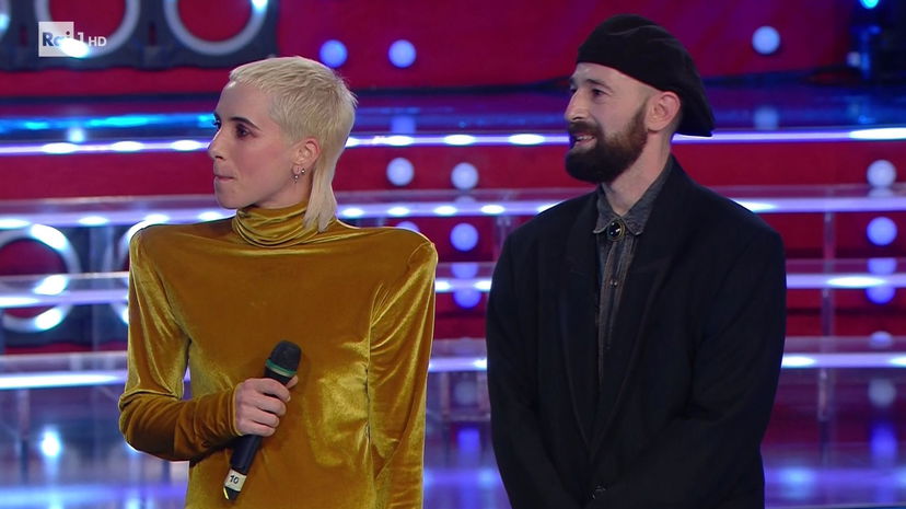 Coma_Cose a Sanremo 2021: il duo ha fatto un cameo in Summertime di Netflix preview