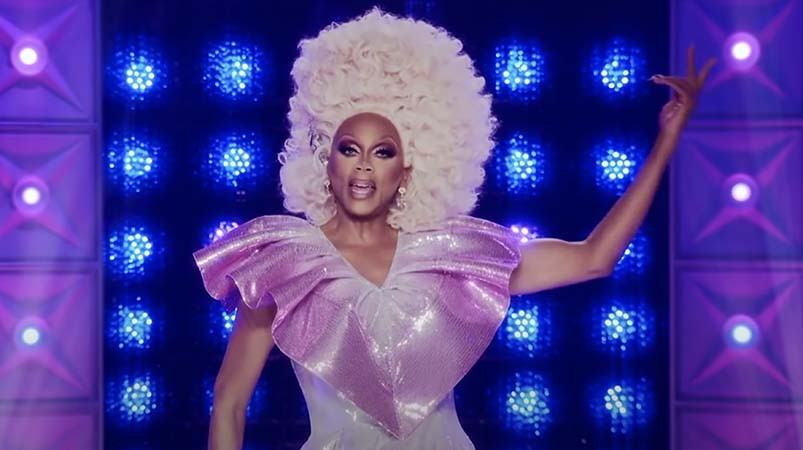 RuPaul non pronuncerà più “gentlemen start your engines and may the best woman win”, ecco perché e qual è la nuova frase preview