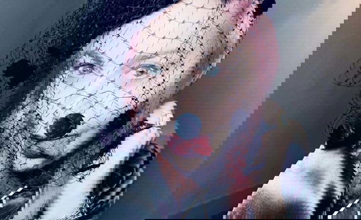 A 62 anni Madonna si è fatta il suo primo tatuaggio preview