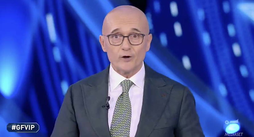 Alfonso Signorini chiede scusa in diretta tv: “Ho sbagliato, chiedo scusa al pubblico ed ai vipponi” preview