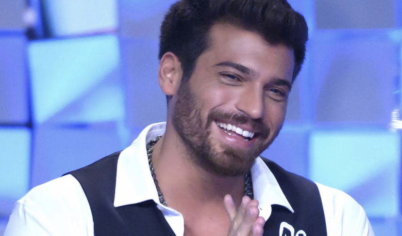 Can Yaman manda un nuovo messaggio alle fan che l’hanno attaccato preview