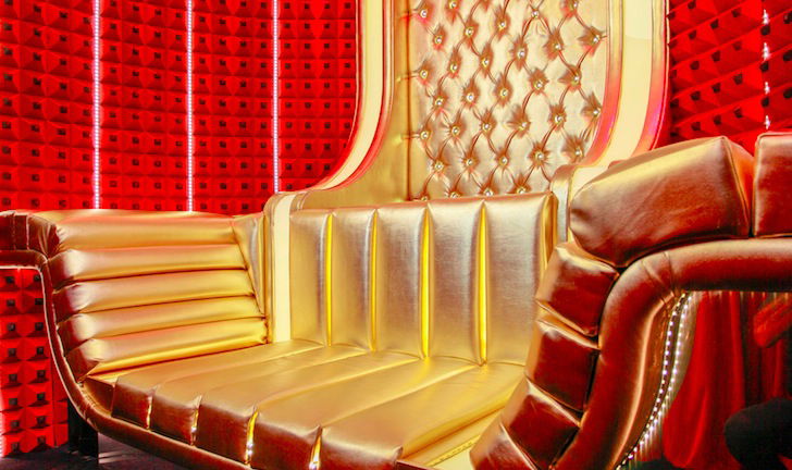 Ex gieffina contro gli autori: “In confessionale ti fanno il lavaggio del cervello, dopo ho sofferto di depressione” preview