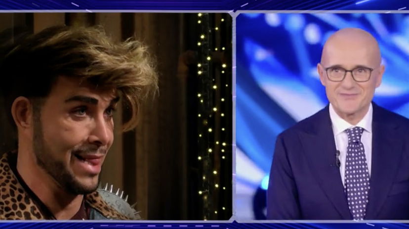 Giacomo Urtis, il padre non accetta la sua omosessualità: Signorini interviene e fa uno scivolone preview
