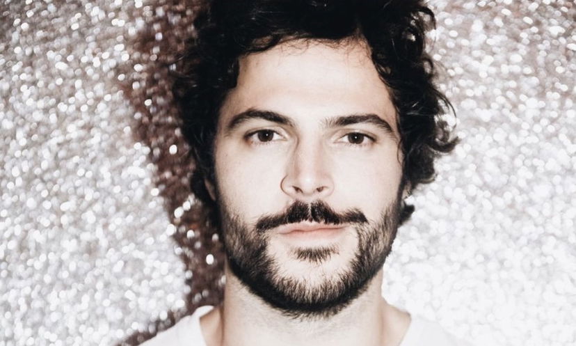 Guglielmo Scilla si confessa, dai fidanzati famosi, all’intimità, fino al coming out: “Non ha aiutato la mia carriera” preview