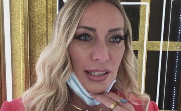Karina Cascella, l’opinionista dei salotti della tv italiana oggi compie 42 anni