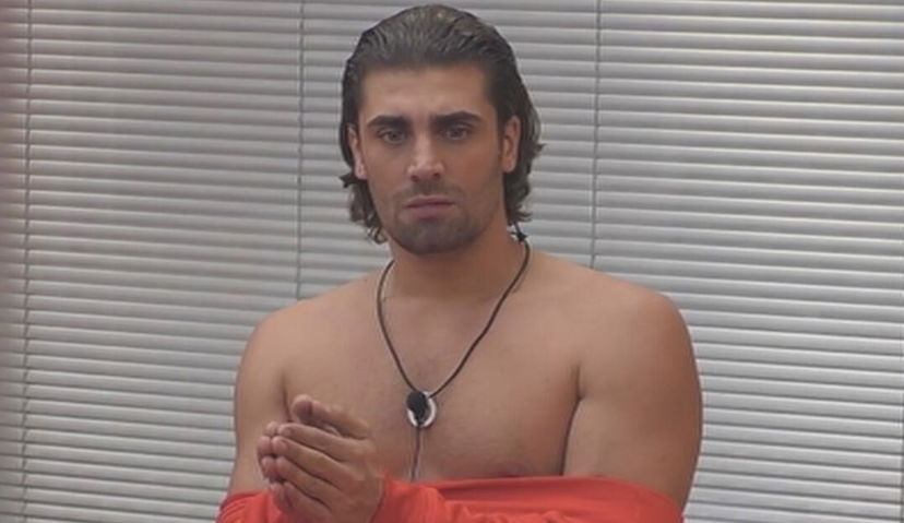 Mario Ermito e Giacomo Urtis sarebbero la coppia che si scambiava effusioni notturne: le dichiarazioni della Marzano preview