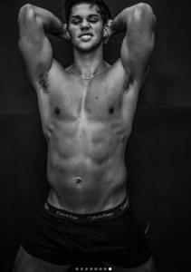 Noah Beck per Calvin Klein: ecco tutte le foto che Instagram ha