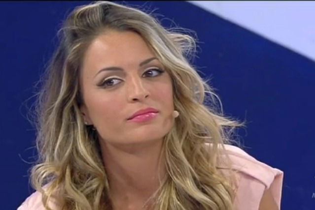 Ramona Amodeo di Uomini e Donne choc su Instagram: “Hai fatto bene ad incastrare tuo marito con una gravidanza” preview